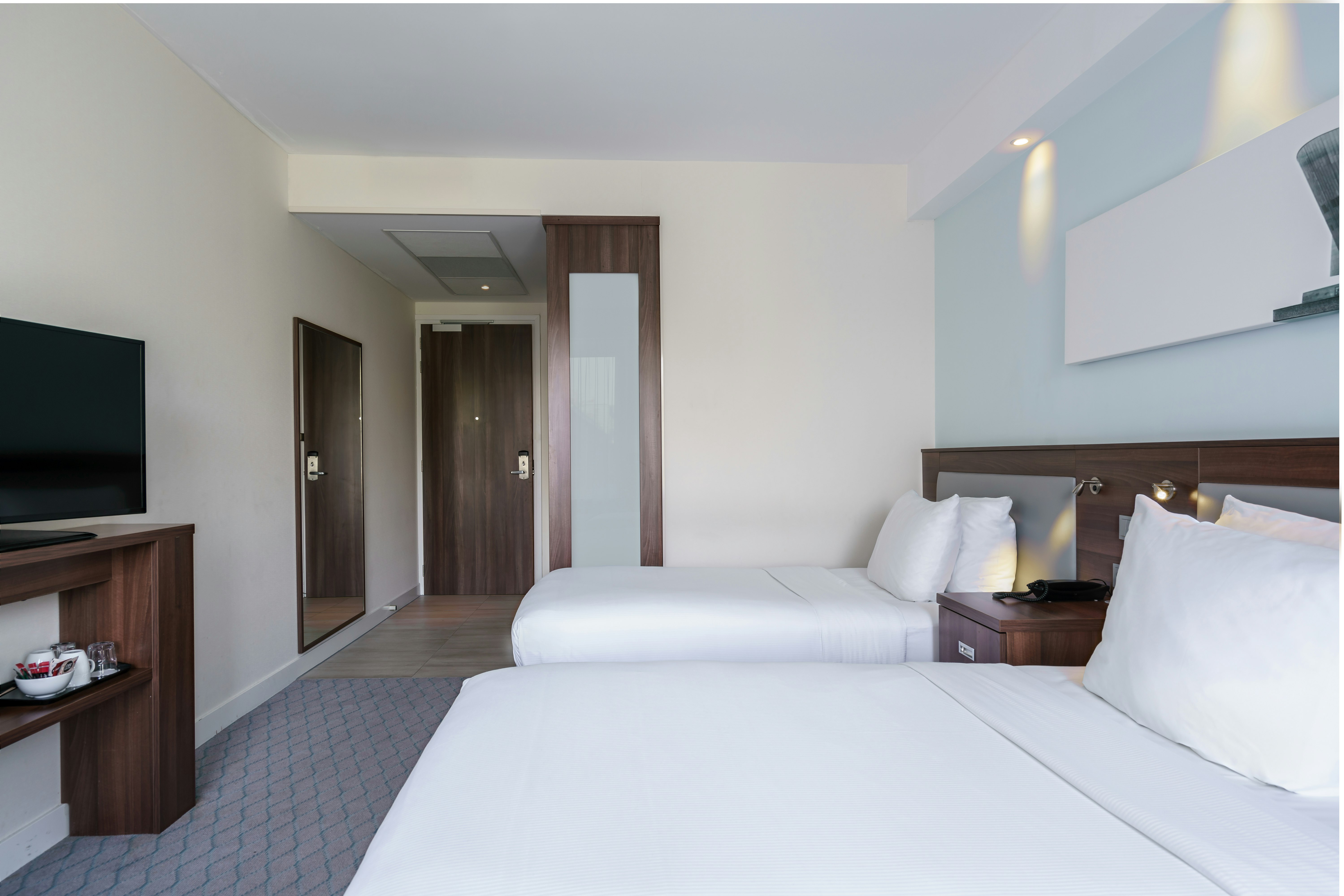 ROOM, TWIN BEDS