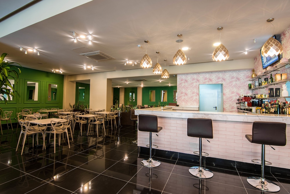 Innfiniti Hotel Suites 31/42