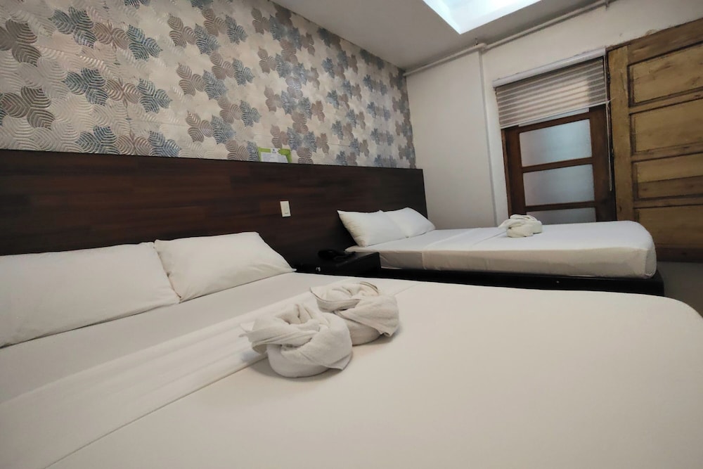 ROOM, QUADRUPLE