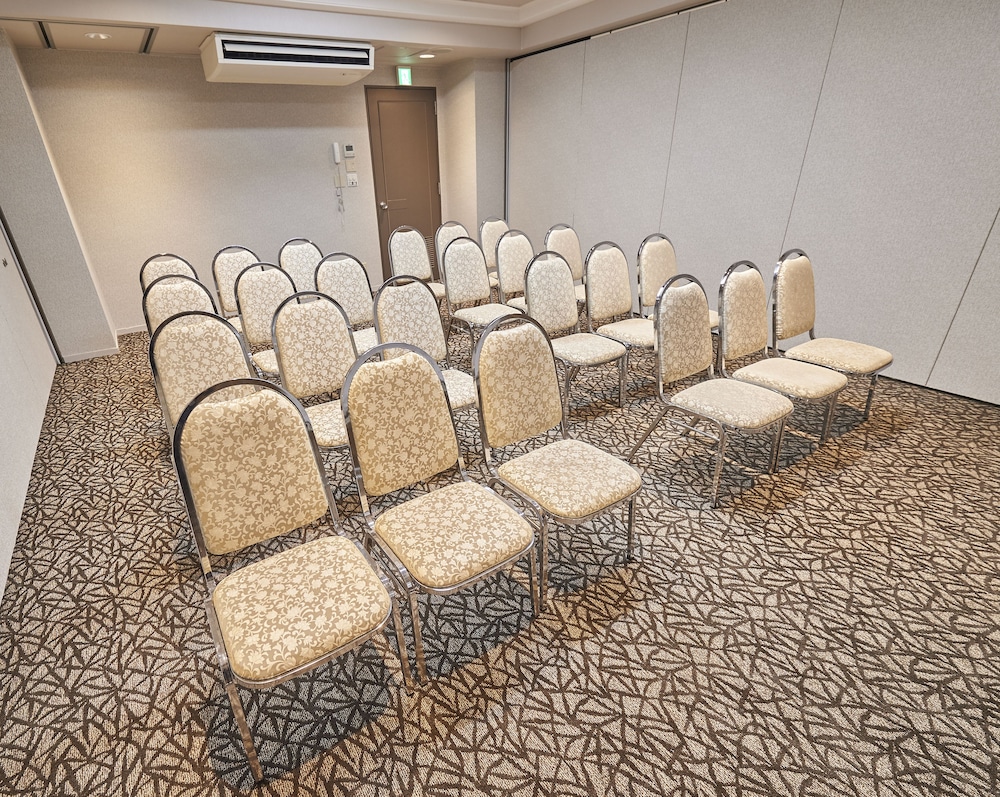 Hotel Consort Shin-Osaka 24/50