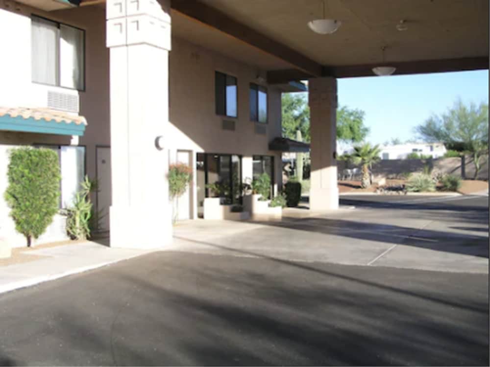 Catalina Inn 6/40