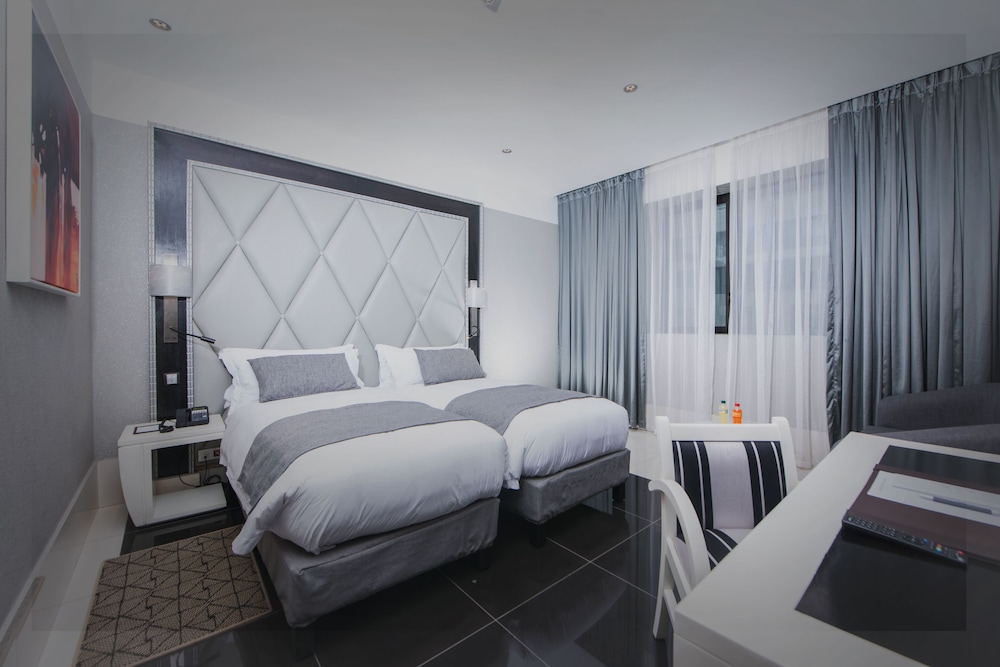 Krystal Palace Douala 15/39