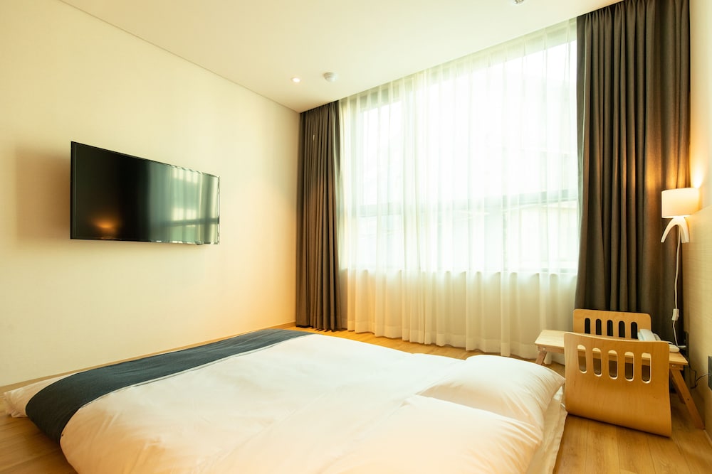 HOTEL WIN STORY 8/52
