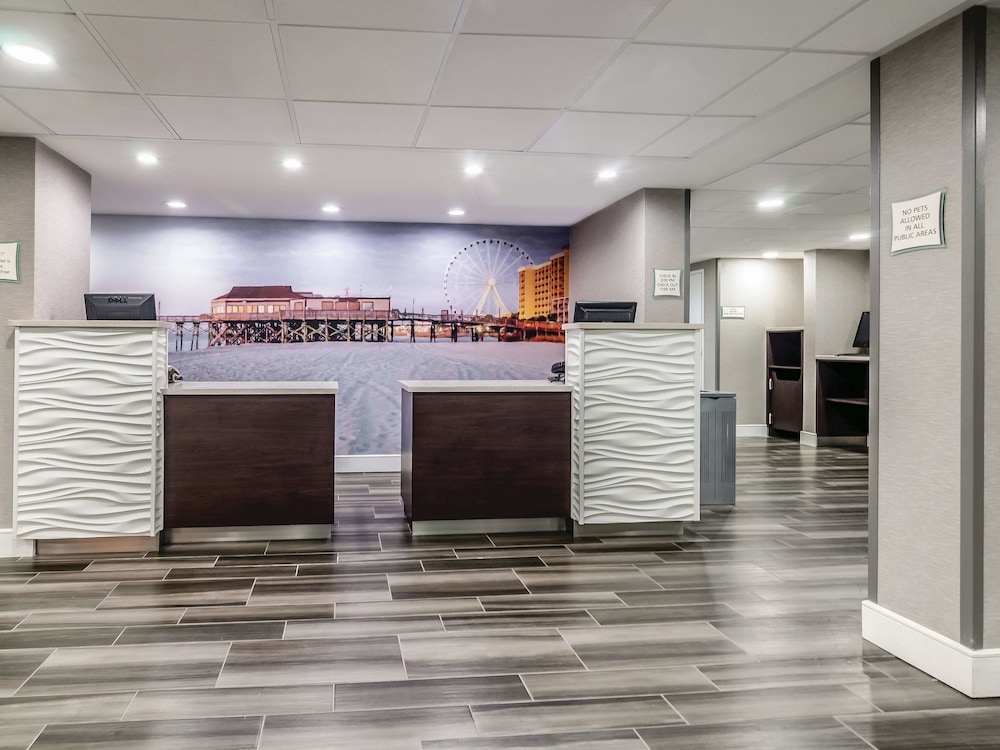 La Quinta Inn & Suites by Wyndham Myrtle Beach - N Kings Hwy 8/42