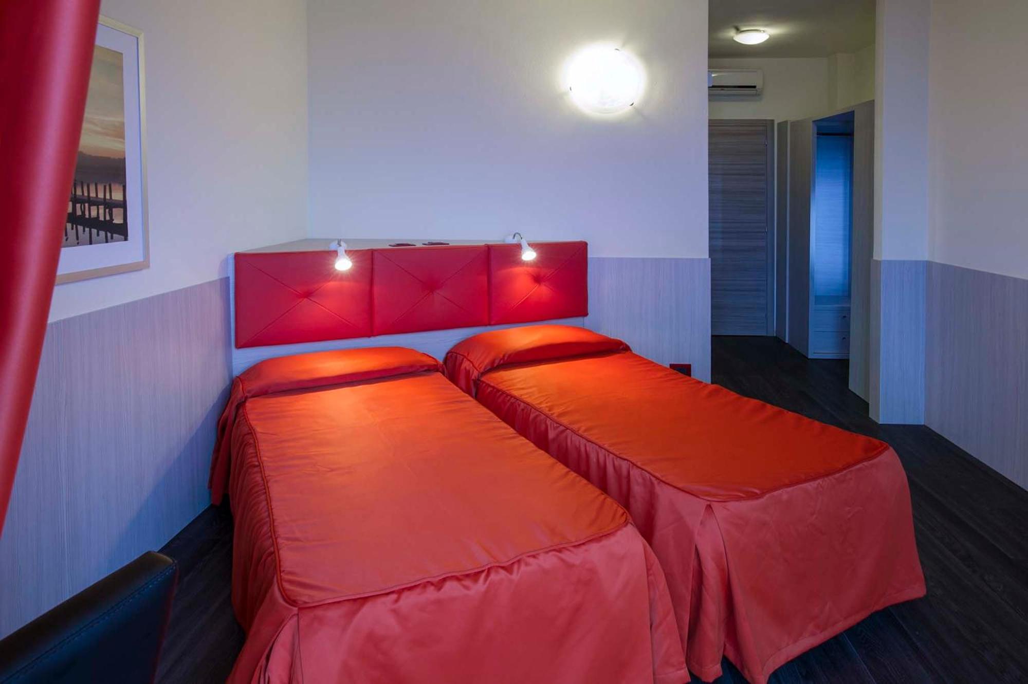 Room, Double Bed, Partial Lake View, Balcony