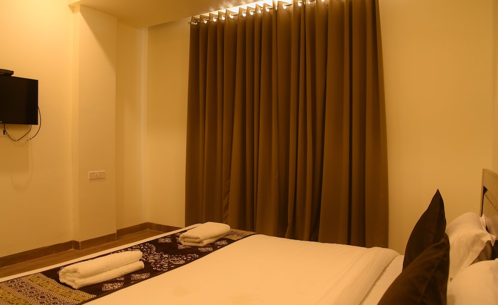 Hotel Laxmi Niwas 24/62