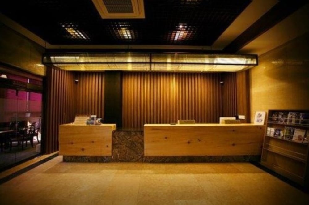 Hotel The Base 4/17