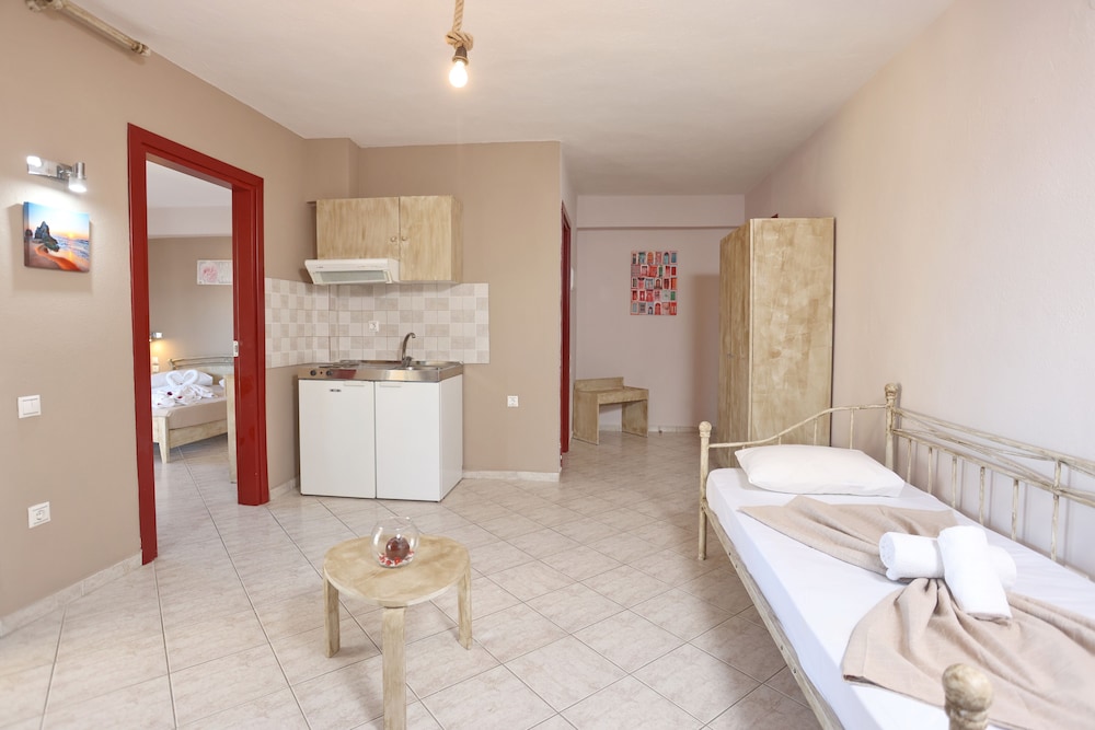 Summer Dream Hotel 20/50