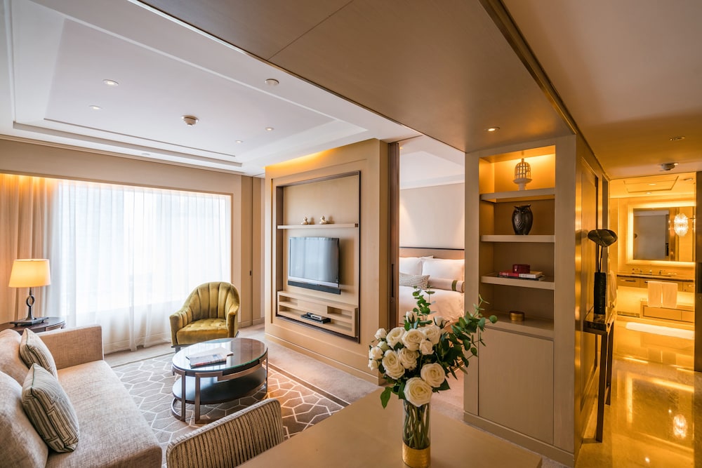 IFC Residence 27/32