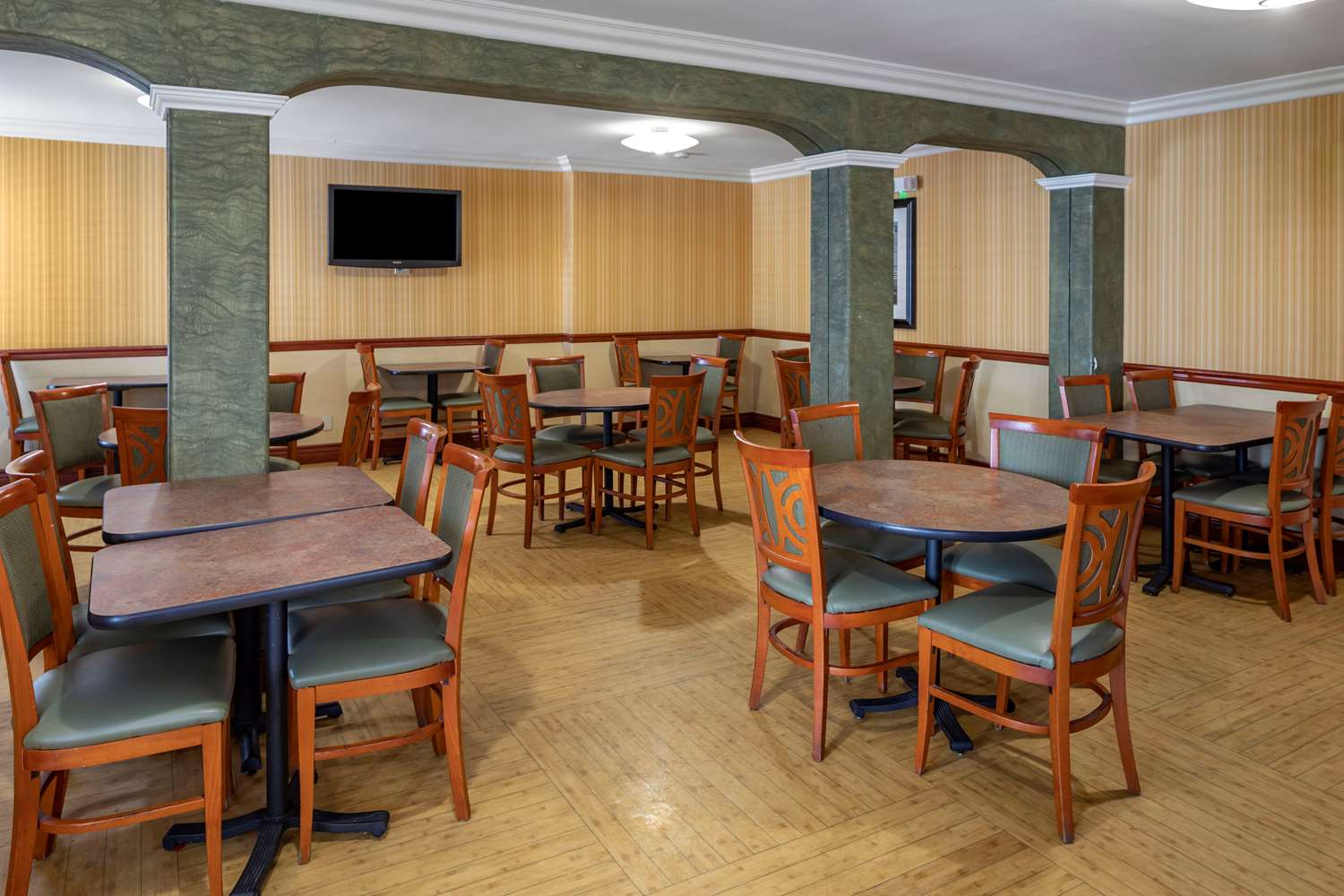 Quality Inn Placentia Anaheim Fullerton 35/50