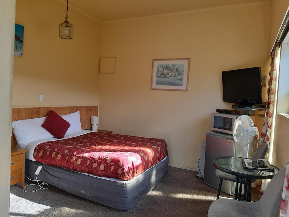 Dupont Executive Motels 25/66