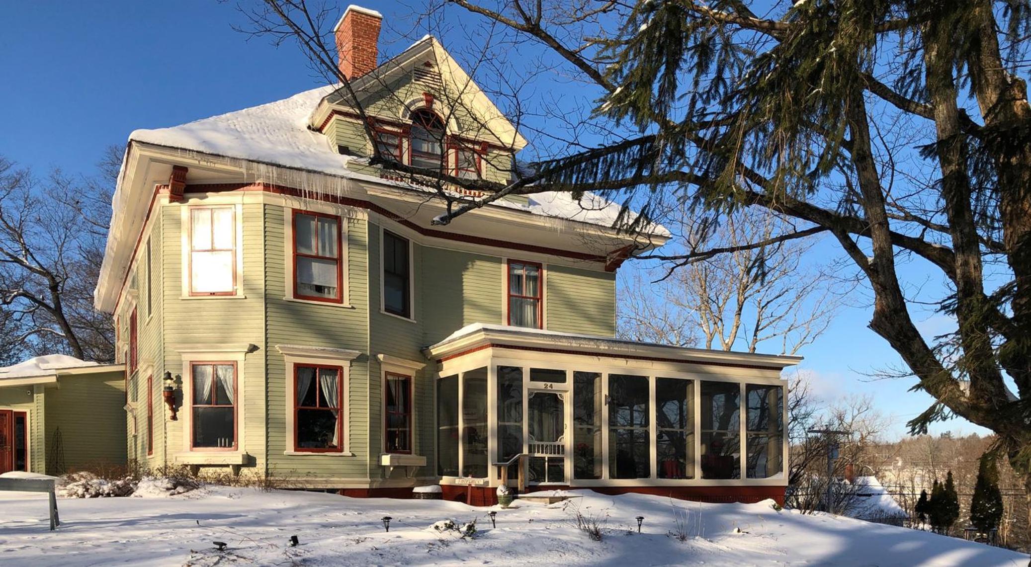Guilford Bed and Breakfast 3/42
