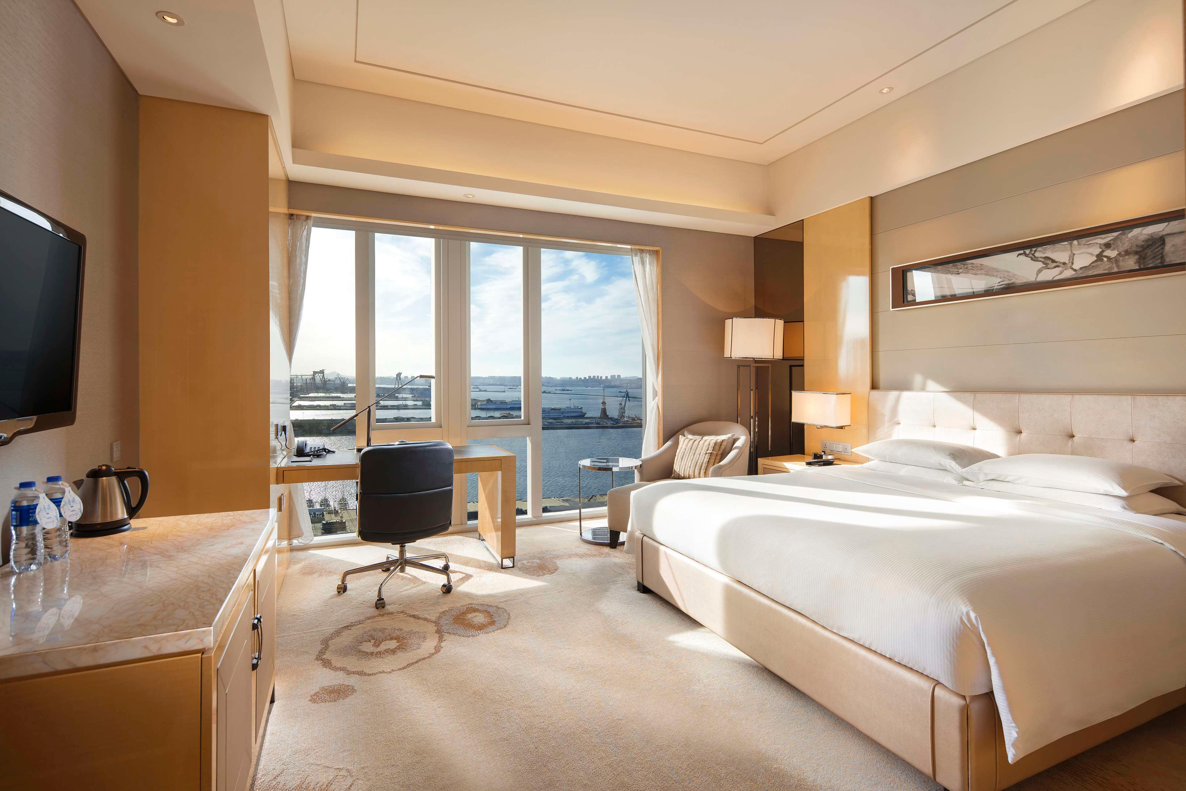 EXECUTIVE, KING BED, HARBOUR VIEW