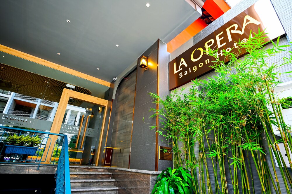 La Opera Saigon Hotel 3/28