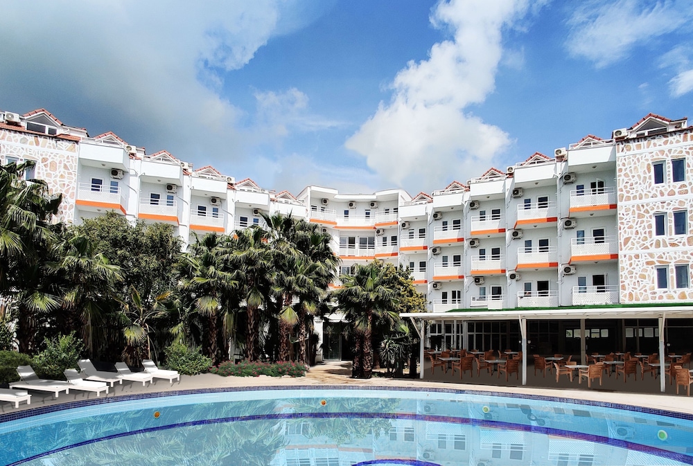 SAILOR’S PARK HOTEL 52/55