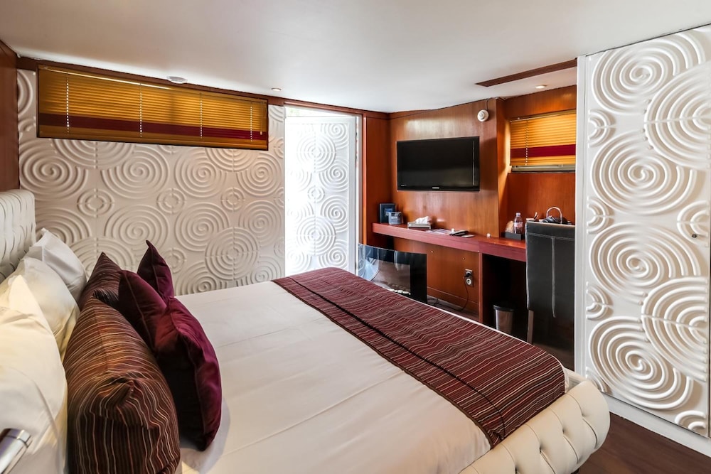 Vip Paris Yacht Hotel 10/50
