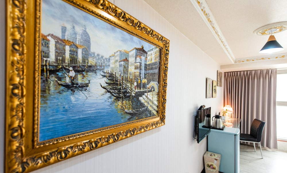 Gwawa Hotel 11/49