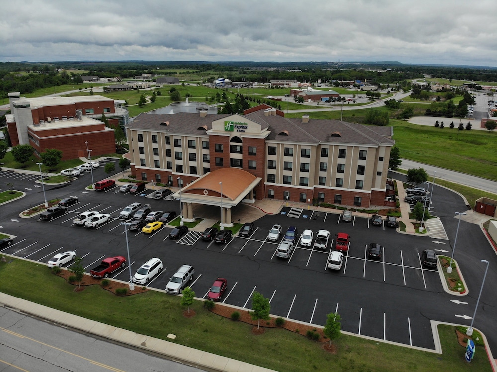 Holiday Inn Express And Suites Glenpool Tulsa South 51/52