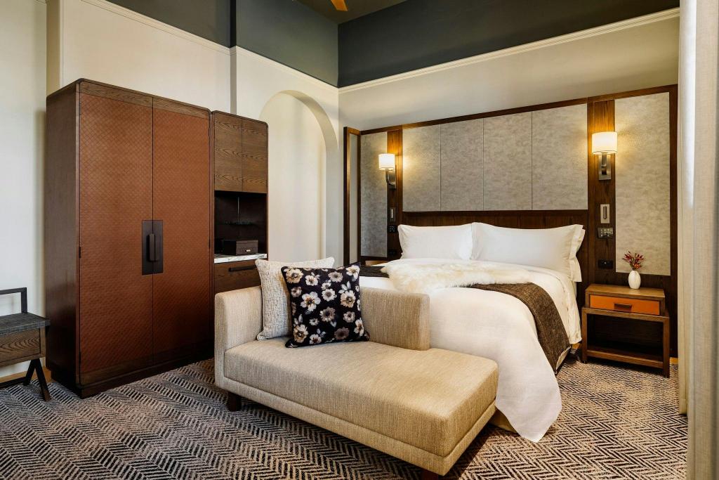 Grand, Heritage, Guest Room, King Bed, Large