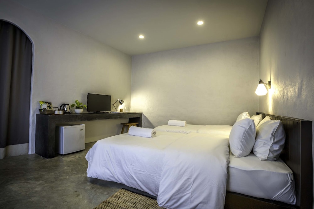 DELUXE, TWIN BEDS
