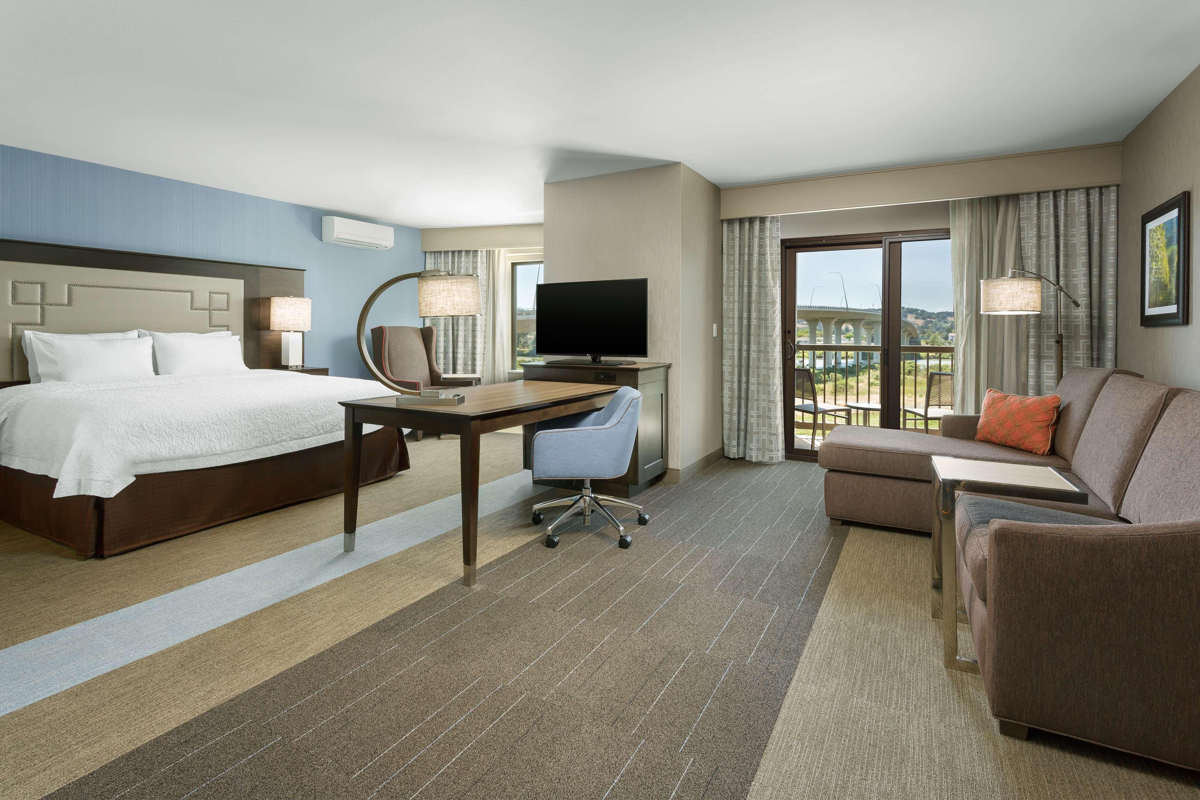جناح استوديو بسرير كينج بإطلالة على النهر بشرفة، Hampton Inn & Suites Napa 2/4