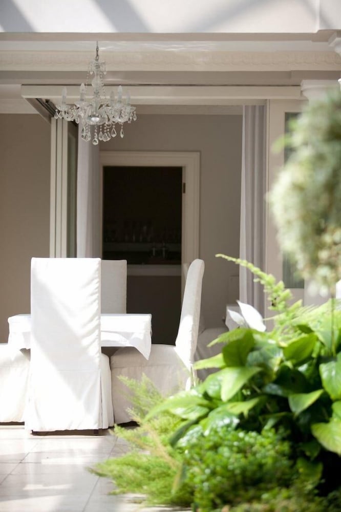 Banksia Boutique 2/49