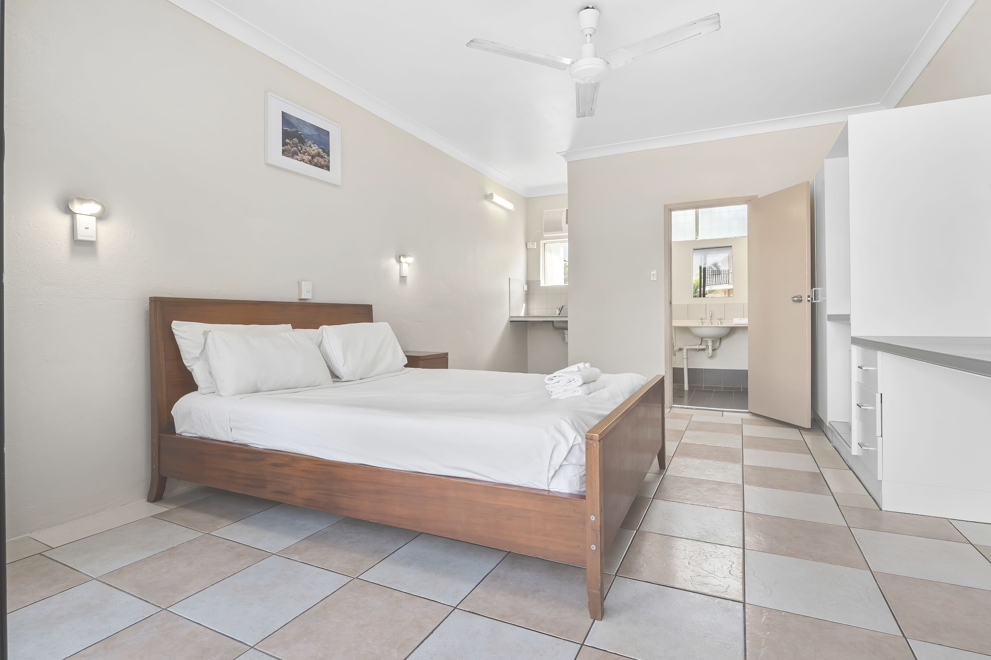 Standard, Queen Bed, Hotel Tropiq 2/5