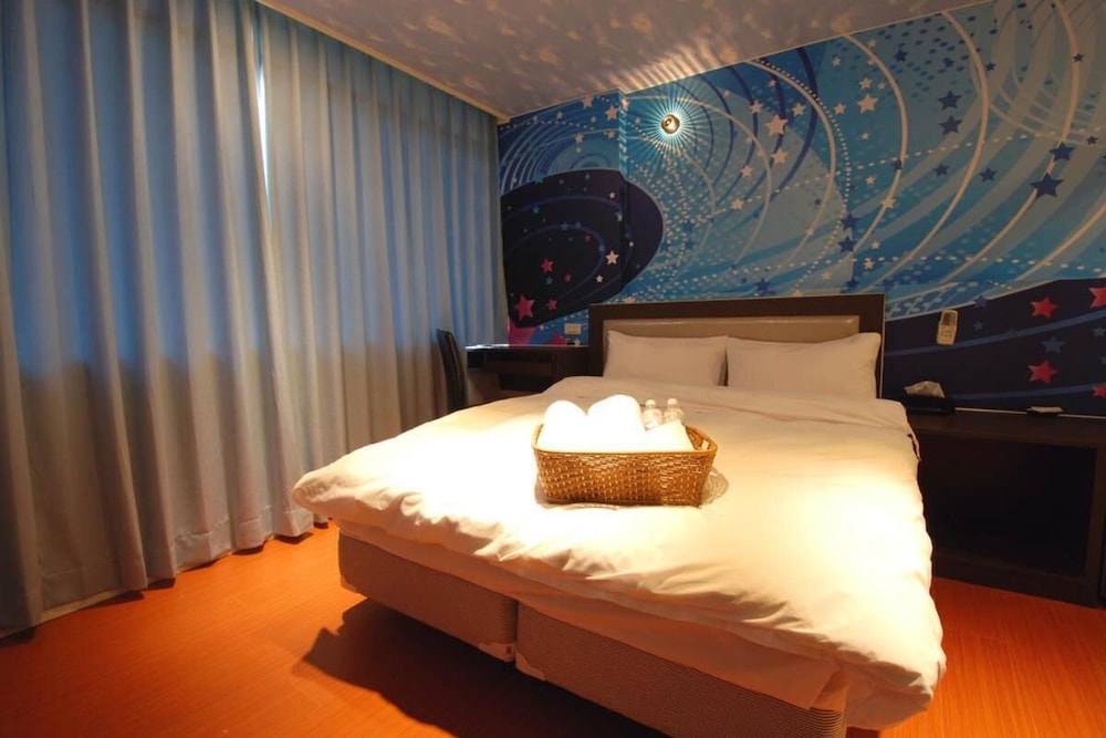 Happiness Inn 22/29