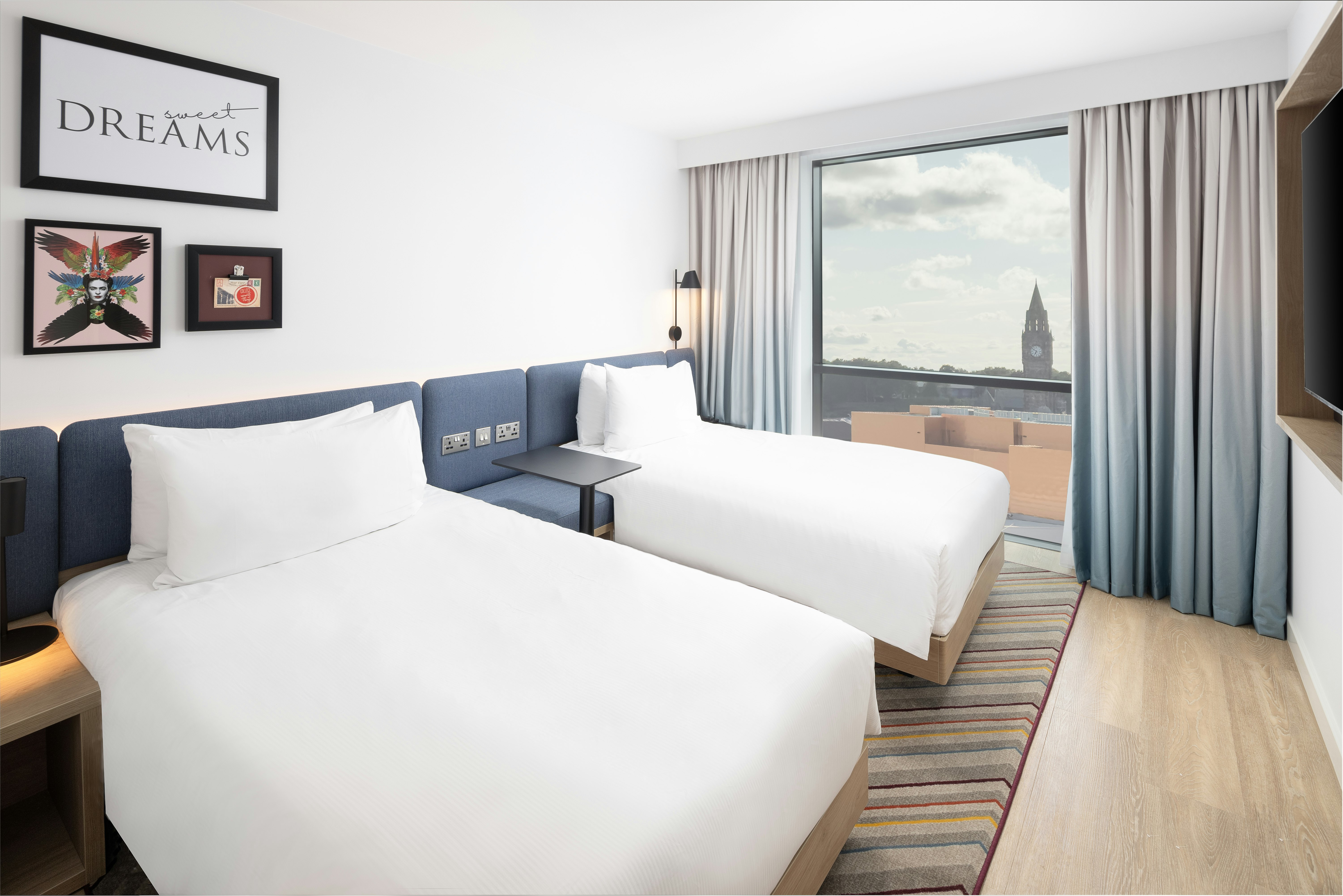 Room, Twin Beds, Hampton by Hilton Rochdale 2/7