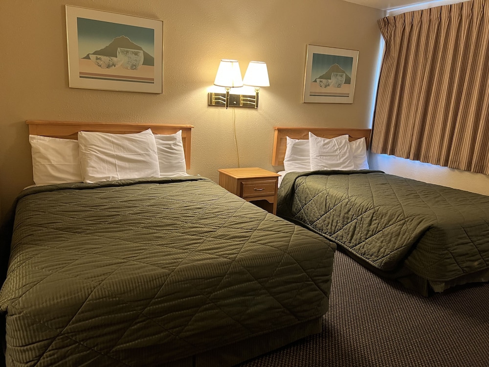 Silver Spur Motel 12/36