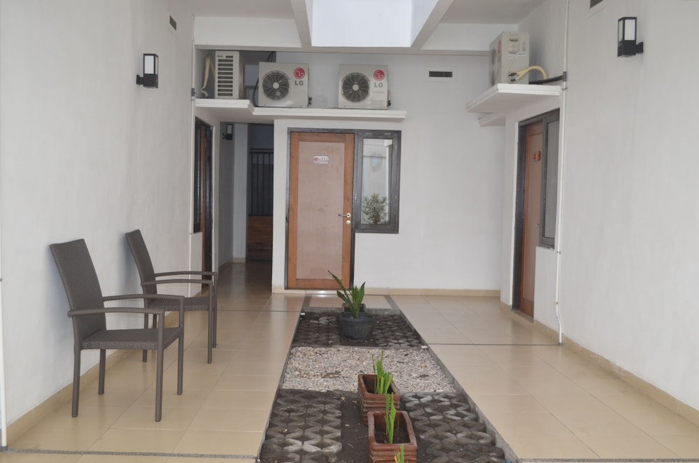Mawar Asri Hotel 34/43