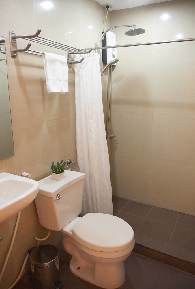 Makati Riverside Inn 13/54