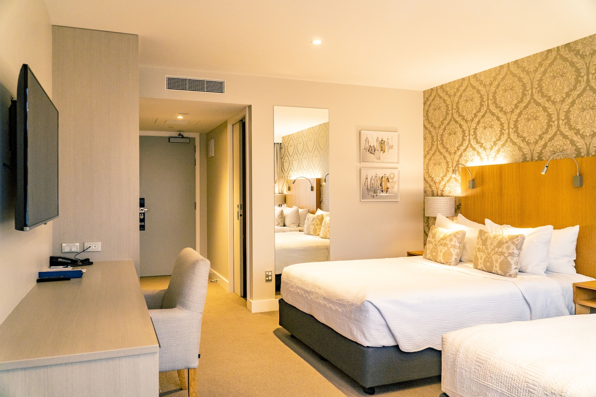 Deluxe, 2 Queen Beds, Porters Boutique Hotel 3/5