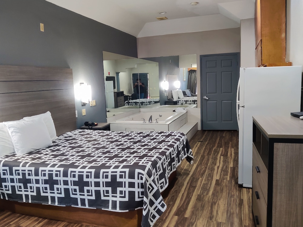 Regency Inn & Suites By Capital O Houston IAH Airport 33/66