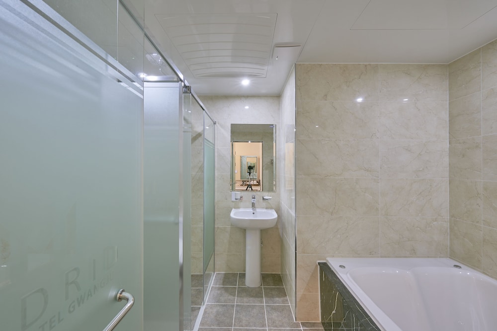 Madrid Hotel Gwangju 19/39