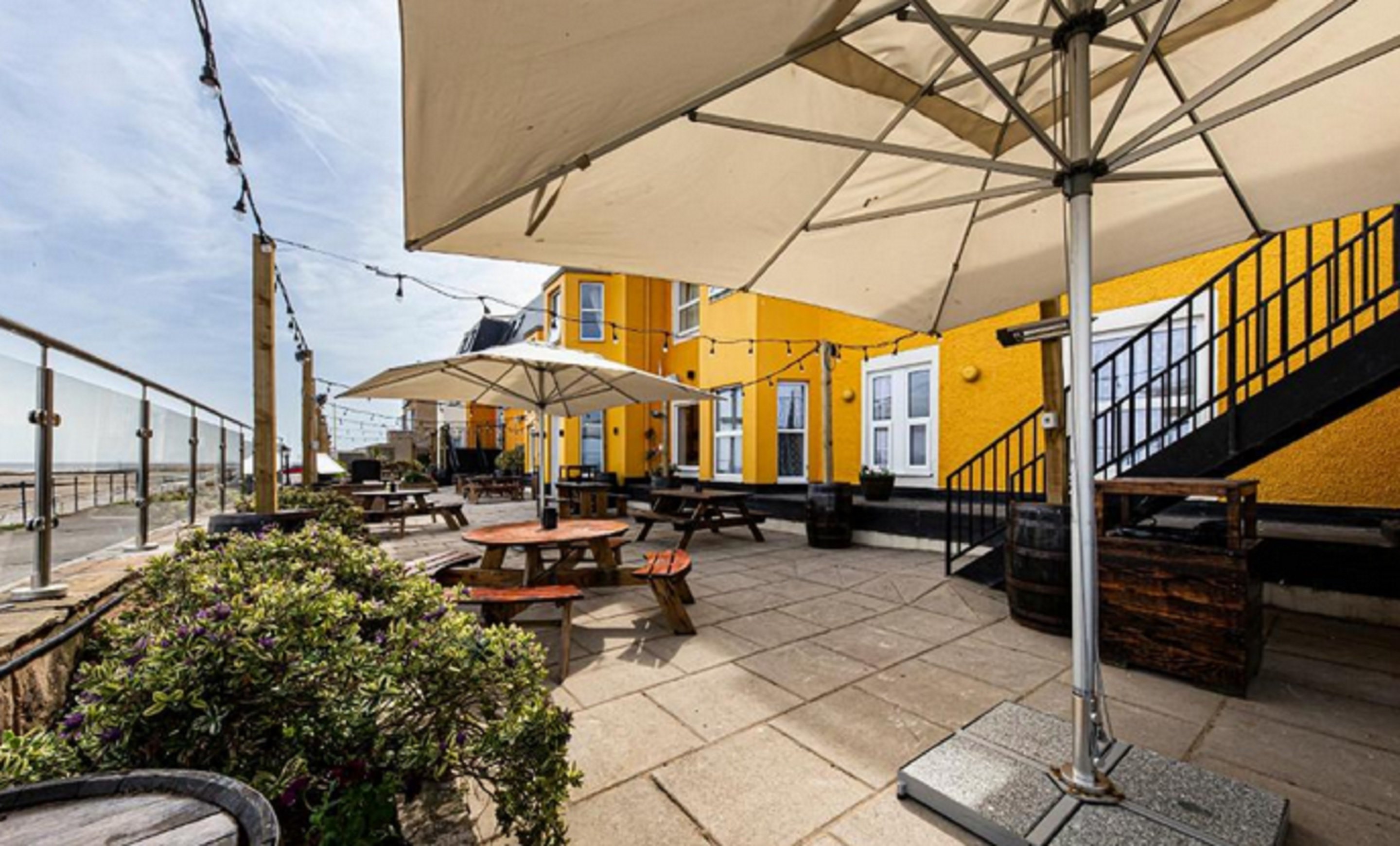 The Beaches Hotel 92/100
