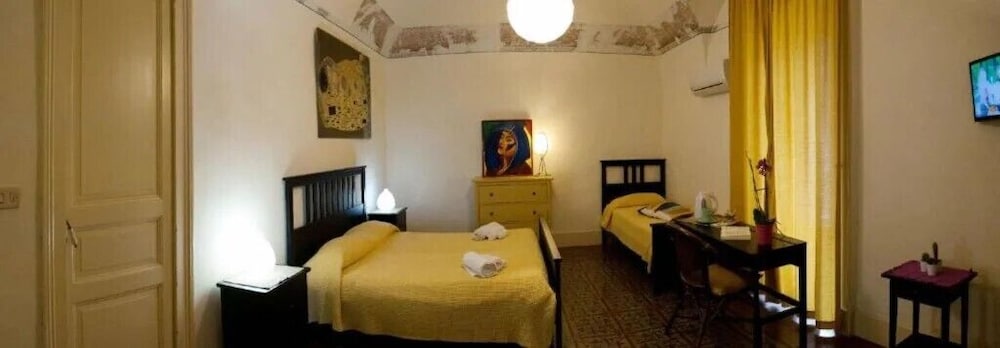 Ivana B&amp;B 16/76