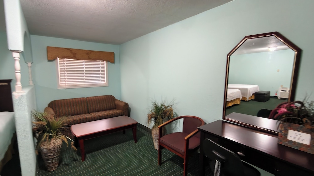 Sunset Lodge Elgin near US 290 by Hotel O 19/47