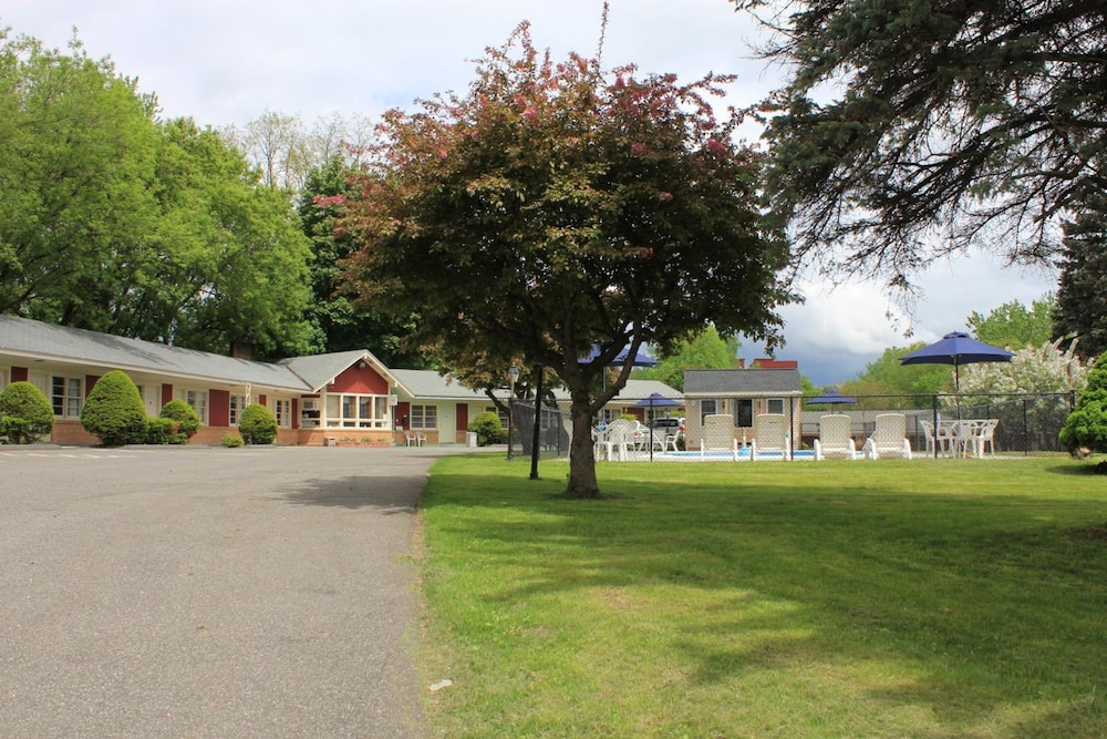 Berkshire Inn 7/32