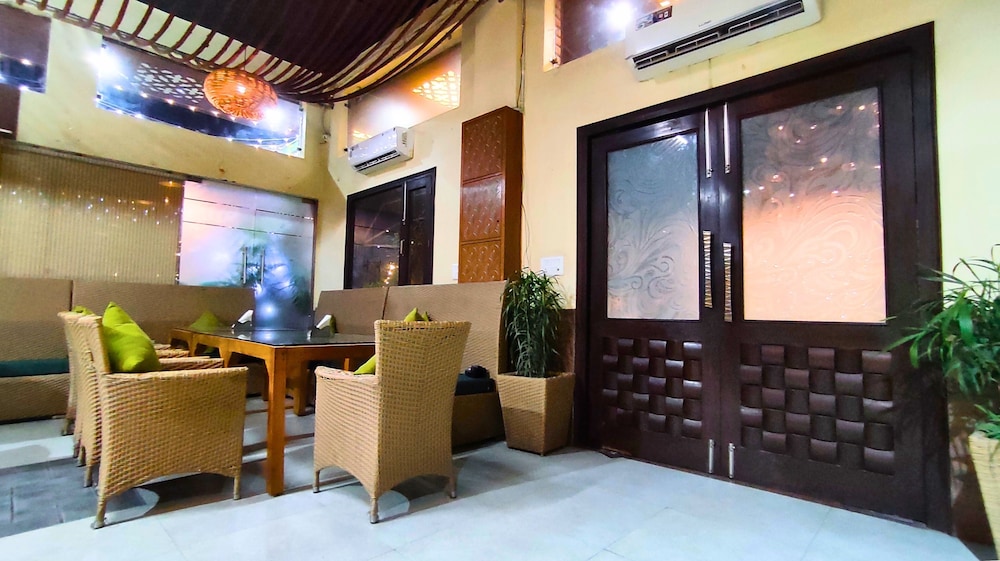 MGR Hotel Moradabad 11/50