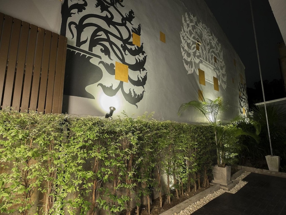 Thapae Loft 65/66
