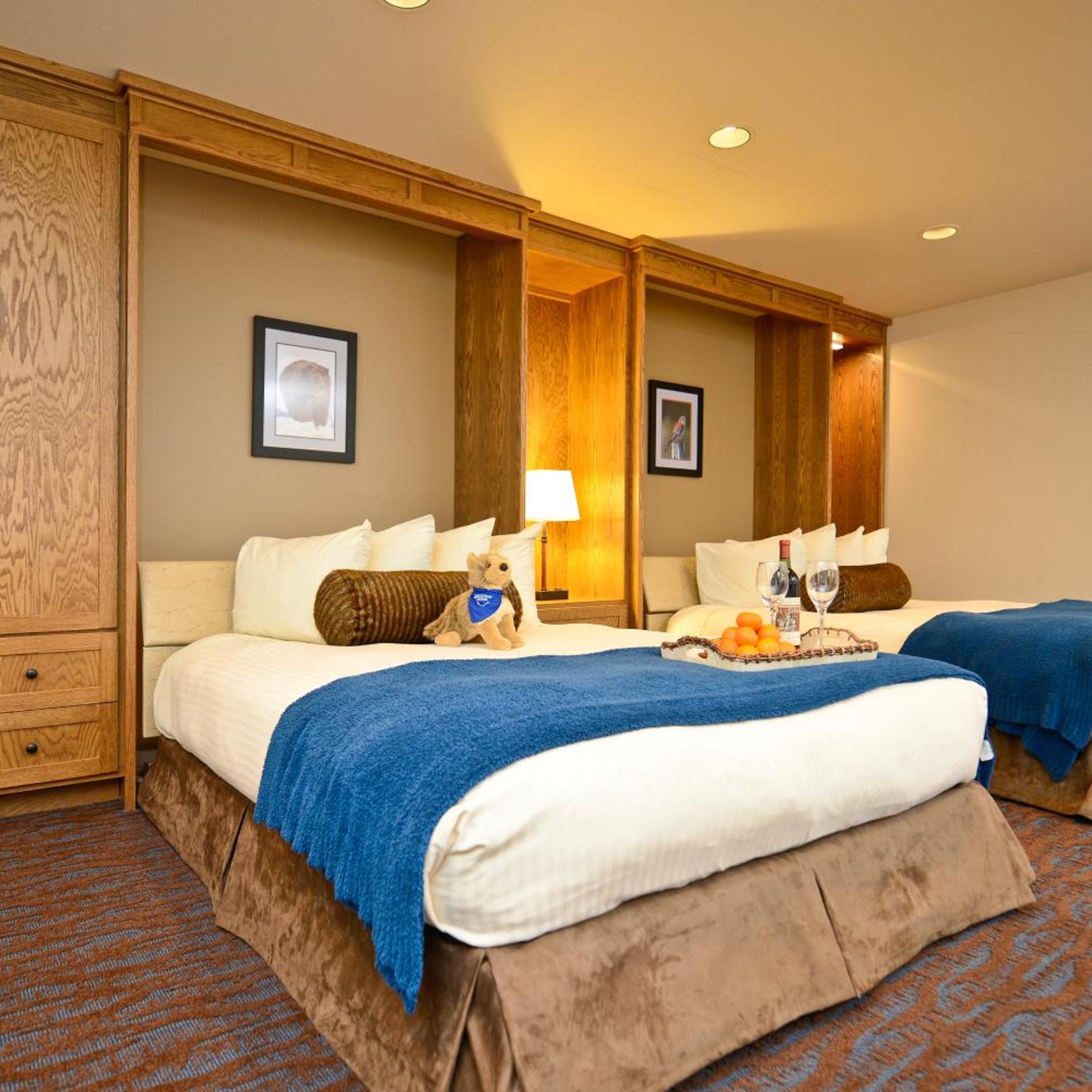 Courtyard, 2 Queen Beds, Kitchen