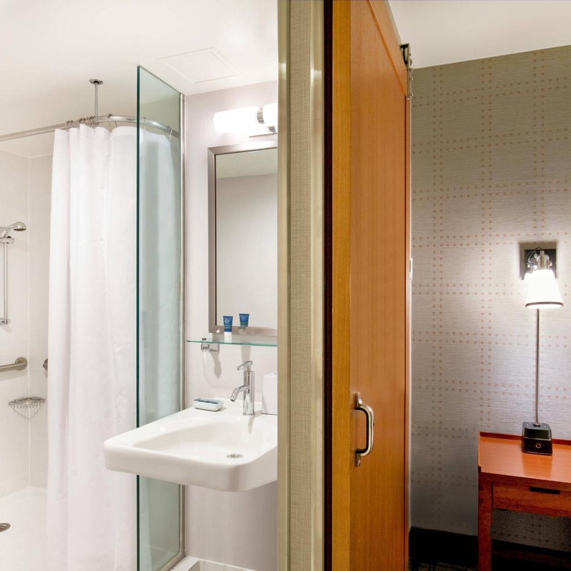 غرفة ديلوكس بسرير مزدوج، Four Points by Sheraton Midtown Times Square 6/8