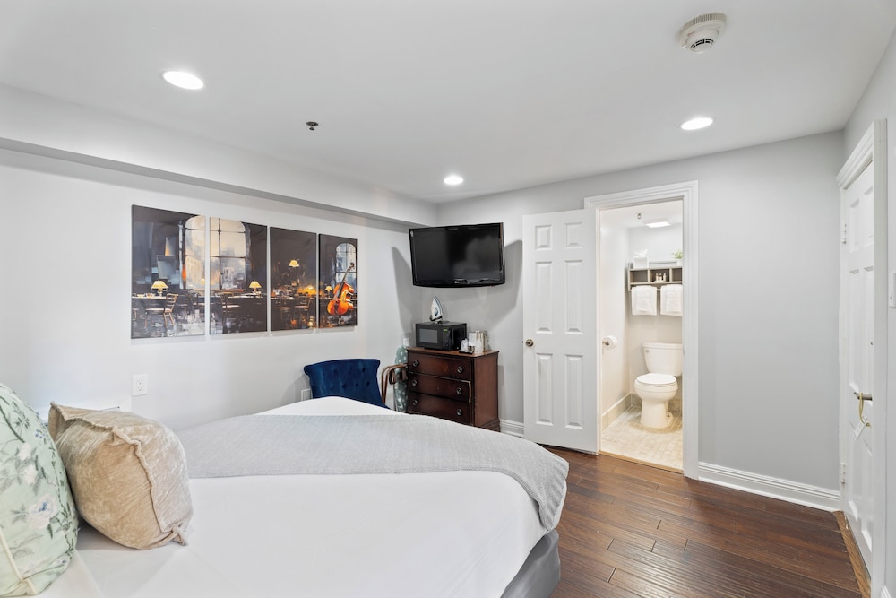 غرفة كومفورت بسرير كوين في الطابق الأرضي، Hotel St Pierre French Quarter 10/10