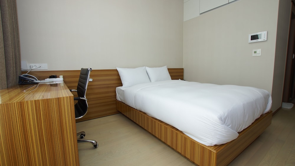 Cplus Residence Hotel 7/18