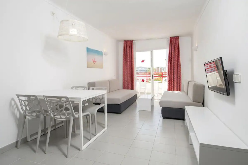 Coral Star Apartments 54/70