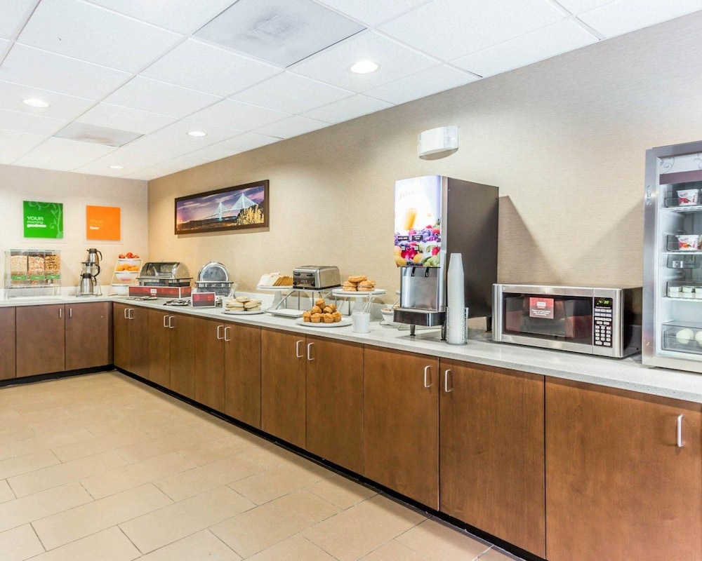 Comfort Suites At Isle Of Palms Connector 34/48