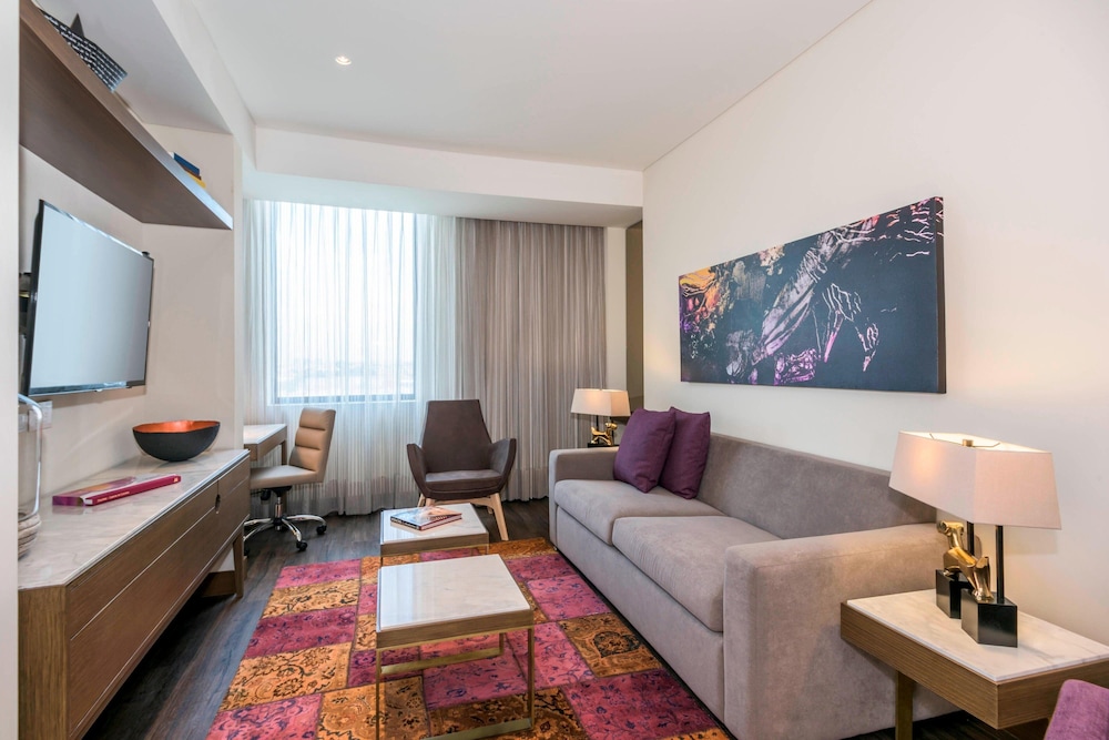 Courtyard By Marriott Bogota Airport 24/65