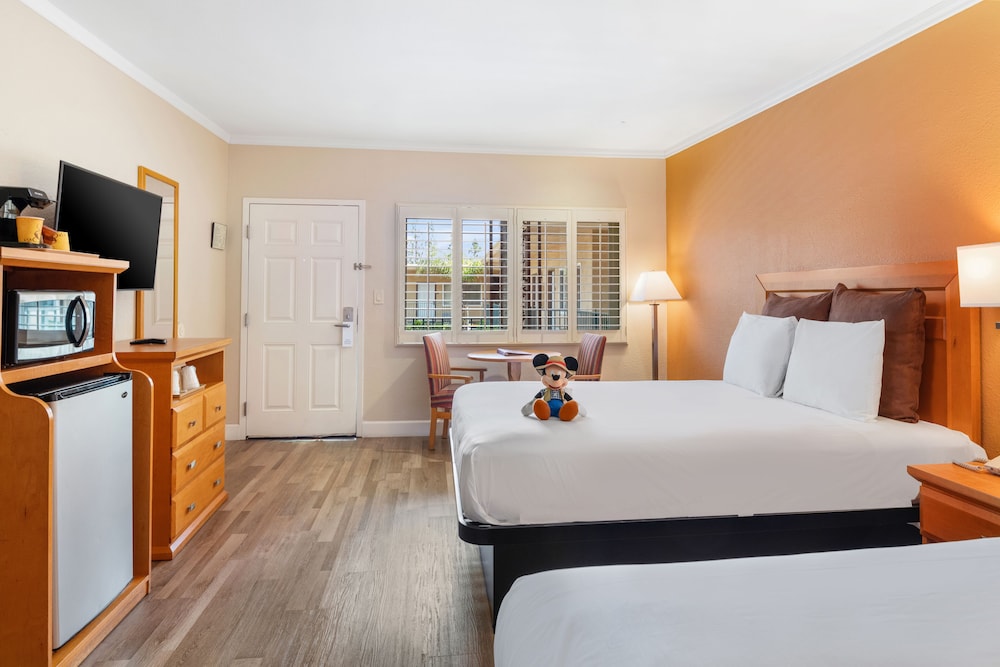 Anaheim Islander Inn And Suites 21/58