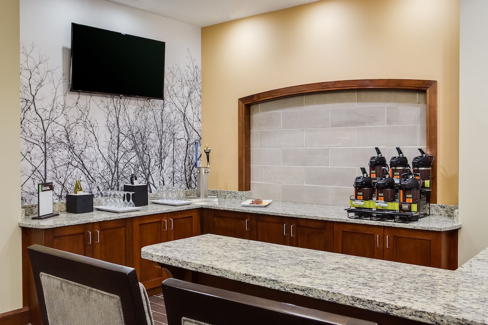 STAYBRIDGE SUITES DES MOINES DOWNTOWN 14/57